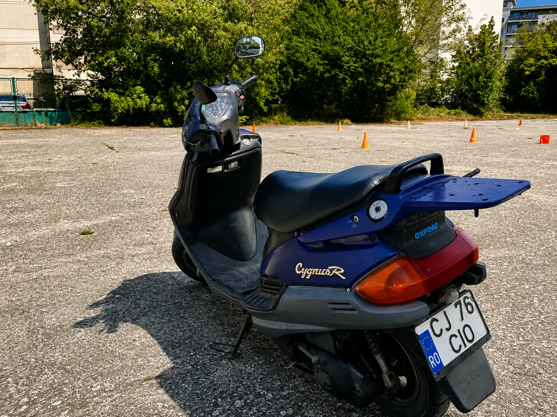 Scuter Yamaha Cygnus R al școlii CIO, în poligon
